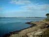 Golfo de Morbihan - Rhuys península: playa, mar y la isla en la distancia