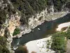 Gorges de l'Ardèche - Parois rocheuses au bord de la rivière Ardèche