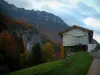 Gorges du pont du Diable - Accueil du site, falaise et forêt en automne