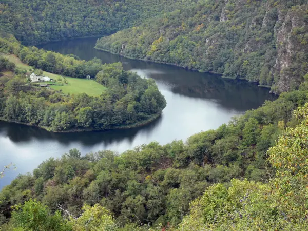 Les gorges de la Truyère - Guide tourisme, vacances & week-end en Occitanie