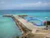 Le Gosier - Vista do dique, a piscina de água do mar da estância balnear e do Oceano Atlântico