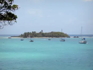 Le Gosier - View of the Gosier islet and its lighthouse off the resort, and sailboats on the sea