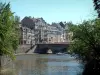 Guía de Gran Este - Metz - Río (Moselle) con los barcos, el puente de las flores, árboles y edificios