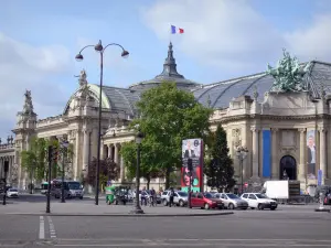 Grand Palais palace - Grand Palace and sculptures