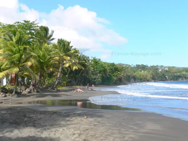 Grande Anse beach at Trois-Rivières - Tourism, holidays & weekends guide in the Guadeloupe