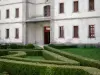 Grande Chartreuse修道院 - Grande Chartreuse的花坛和修道院建筑