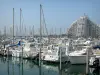 La Grande-Motte - Bateaux et voiliers du port de plaisance et immeuble de la station balnéaire