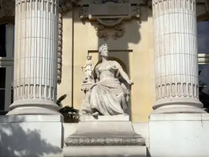 Grande palácio - Escultura e colunas do Grand Palais