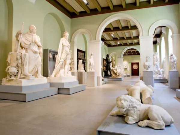 The Museum Tourism & Holiday Guide