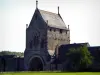 Grange de Meslay - Portail d'entrée de la ferme et ses fortifications