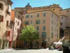 Grasse - Place de la vieille ville avec ses maisons colorées