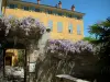 Grasse - Jardin fleuri avec une belle demeure