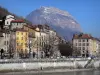 Grenoble - Façades de maisons de la ville, rivière Isère, arbres et mont Saint-Eynard (massif de la Chartreuse)