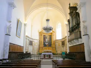 Grignan - All'interno della collegiata Saint-Sauveur: pala d'altare del coro e organo