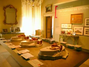 Grignan castle - Inside the castle: models of the castle of Grignan over time