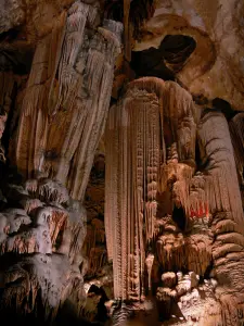 Grotte des Demoiselles - Concreties van de grote zaal