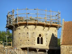 Guédelon, middeleeuws kasteel in aanbouw - Kapeltoren in aanbouw