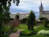 Guéret - Jardin (parc) avec pelouses, allées, plan d'eau et arbres, hôtel de la Sénatorerie abritant le musée d'Art et d'Archéologie (musée de la Sénatorerie), chapelle et ciel orageux