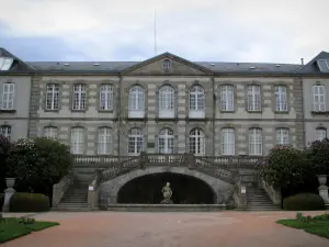 Guéret - Patrizierhaus Sénatorerie, das das Museum der Kunst und der Archäologie birgt (Museum  Sénatorerie)