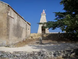 Guidon du Bouquet - Kapelle und Jungfrau Maria Standbild auf dem Gipfel (Scheitel) des Guidon du Bouquet (höchste Stelle des Berges Bouquet)