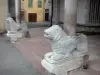 Guillestra - Pórtico da Igreja da Assunção (Igreja de Notre-Dame-d'Aquilon) com suas colunas e estátuas de leões deitado