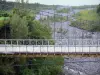 De hangbrug van Rivier de l'Est - Hangbrug over de rivier bed