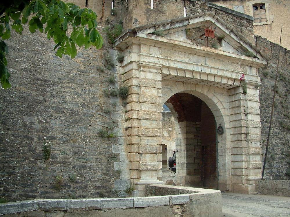 Guide de la Haute-Corse - Corte - Entrée de la citadelle