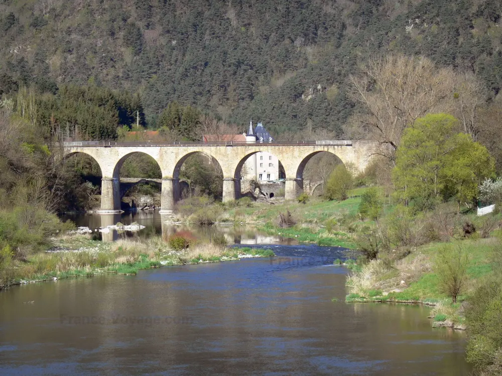 Guide of the Haute-Loire - Haute-Loire landscapes - Loire gorges: bridge over the Loire river in a green setting