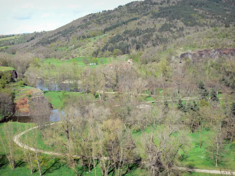 Guide of the Haute-Loire - Haute-Loire landscapes - Panorama on the green gorges of the Allier