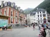 Guide of the Hautes-Pyrénées - Cauterets - Spa town and health resort: Clemenceau square with a fountain, town hall and facades of houses