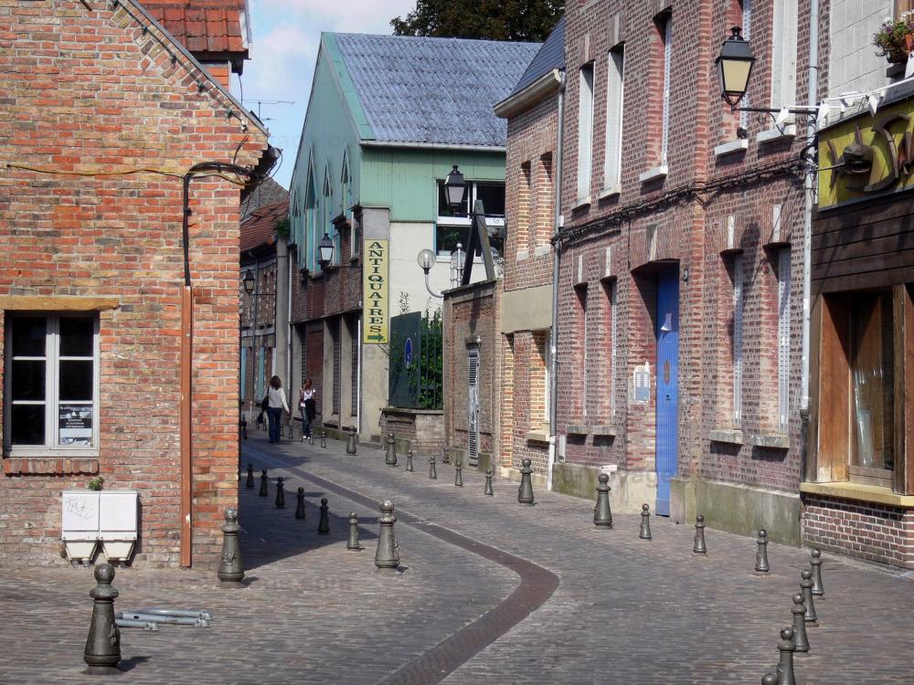 Guide des Hauts-de-France - Amiens - Rue et maisons du quartier Saint-Leu