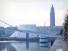 Le Havre - Bassin du Commerce, quai, espace Oscar-Niemeyer et clocher de l'église Saint-Joseph