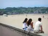 Hendaye - Holidaymakers sitting along the sandy beach