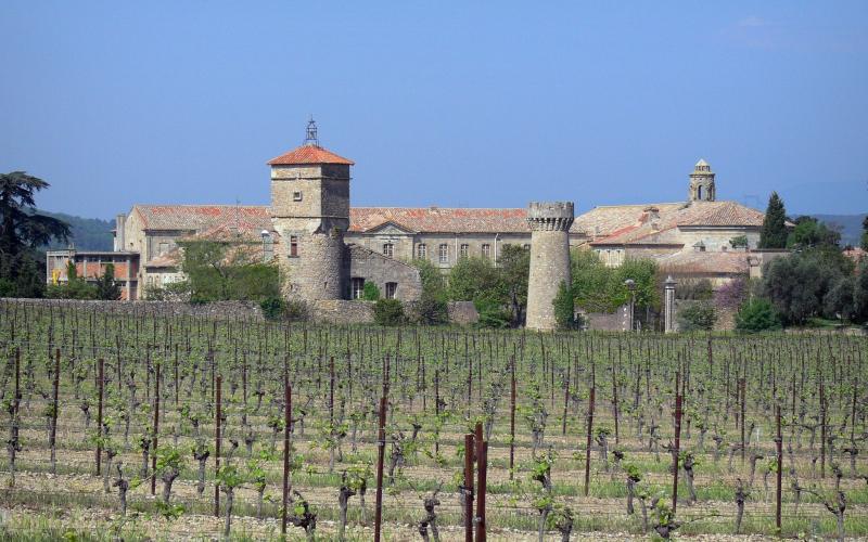 Châteauabbaye de Cassan 7 images de qualité en haute définition