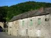 Hierges - Casas de pedra da vila medieval; no Parque Natural Regional das Ardenas