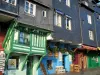 Honfleur - Maisons recouvertes d'ardoises et boutiques du quai Sainte-Catherine