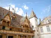 Hospices de Beaune - Hôtel-Dieu em estilo gótico Flamboyant, com seus telhados policromados