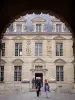 Hôtel de Sully - Herenhuis Louis XIII stijl binnenplaats