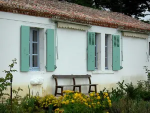 Huis van Georges Clémenceau - Huis bank en tuin bloemen