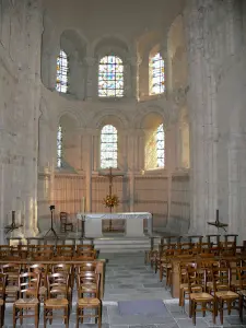 Iglesia abacial de Lessay - Dentro de la iglesia de la abadía románica