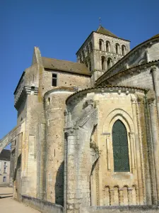 Iglesia abacial de Saint-Jouin-de-Marnes - Poitevin iglesia románica: el ábside, el crucero y torre de planta cuadrada