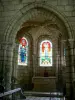 Iglesia de Courville - Dentro de la iglesia románica de Saint-Julien