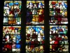 Iglesia des Iffs - Dentro de la iglesia: vidrios de colores (Windows)