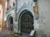 Iglesia de Mozac - Dentro de la iglesia de la abadía de Saint-Pierre