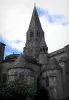Igreja Colegiada de Dorat - Colegiada Saint-Pierre em granito de estilo românico, em Basse-Marche