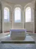 Igreja de Til Châtel - Dentro da igreja de Saint-Florent: altar e coro