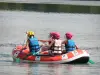 Île de loisirs de Cergy-Pontoise - Pratique du rafting (activité nautique) sur l'un des étangs (plan d'eau) du domaine