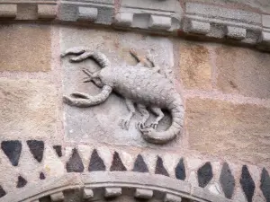 Issoire - Sculptuur van de apsis van de abdijkerk St. Austell: sterrenbeeld (Schorpioen)