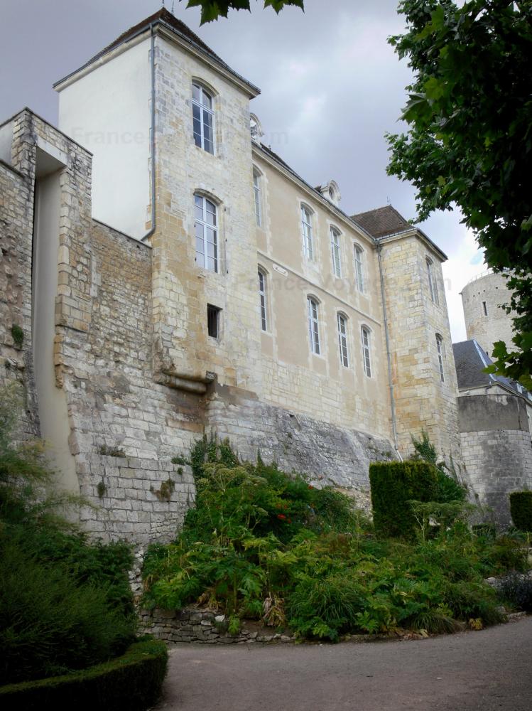 Photos Issoudun Guide Tourisme & Vacances
