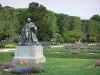 Jardin des Plantes - Statue de Buffon et parterres en fleurs